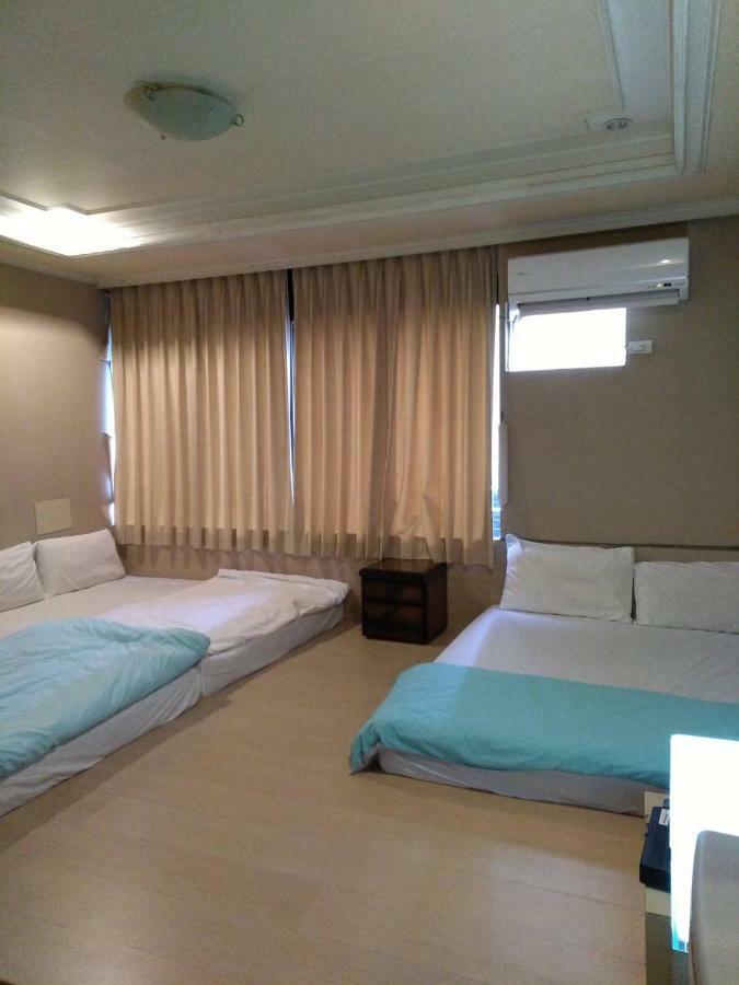 Hua Bin Hotel Yilan ภายนอก รูปภาพ